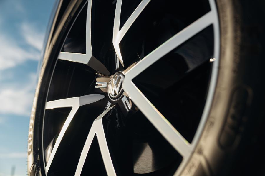 Колеса Volkswagen Touareg Launch Edition 2019 года  (AU) (фото 2 из 24)